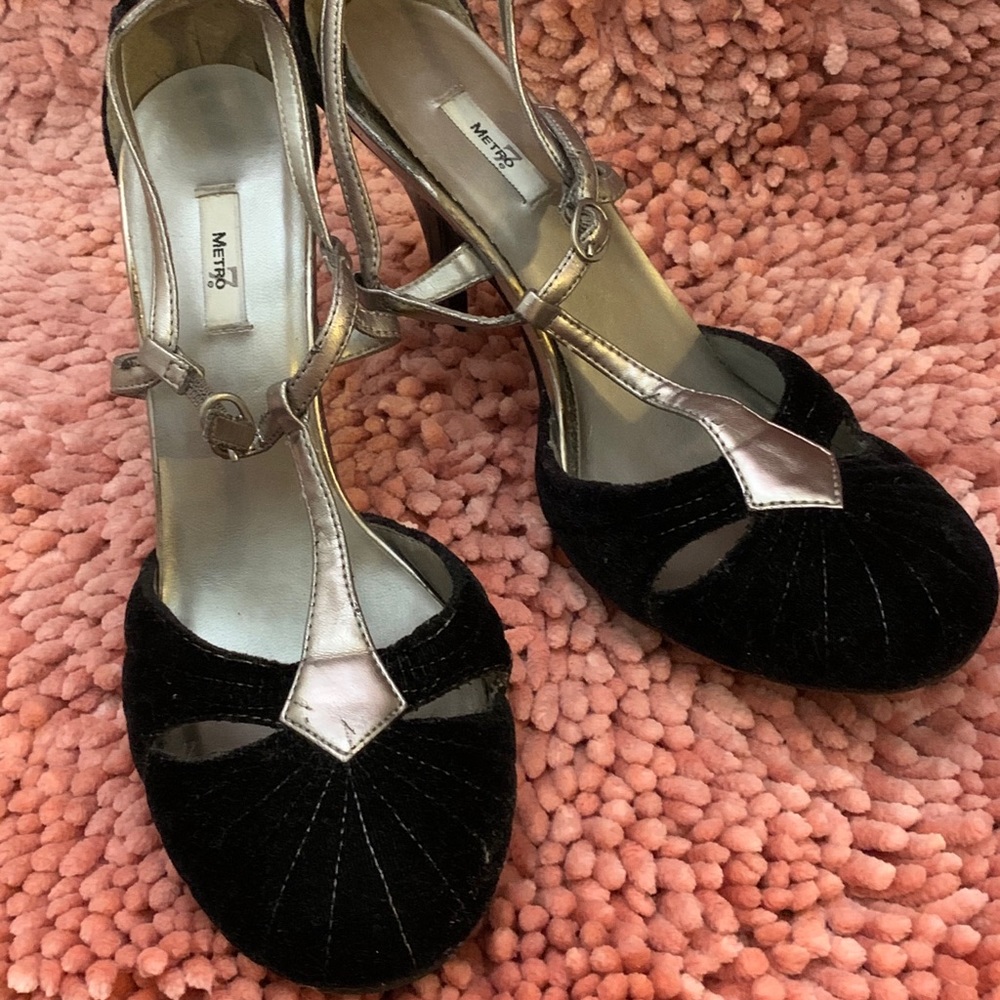 Black and Silver Metro7 Vintage Heels
